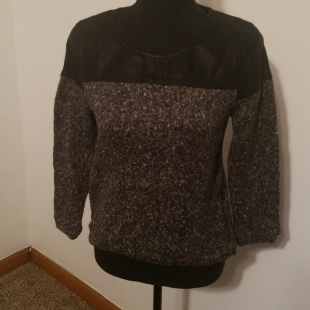 Stylish long sleeve sweater with leather insert